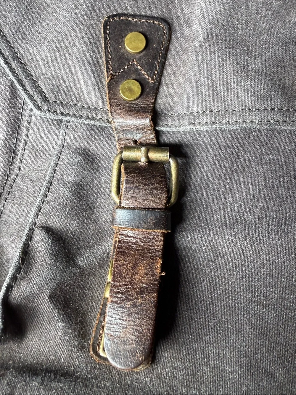 Vaschy Waxed Canvas & Leather Messenger Bag in Gray/Brown
